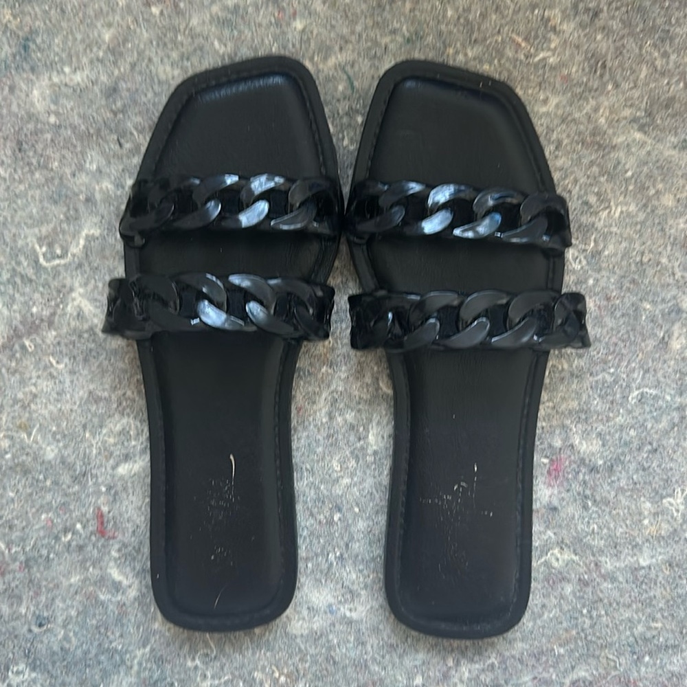 Super cute sandal size 6